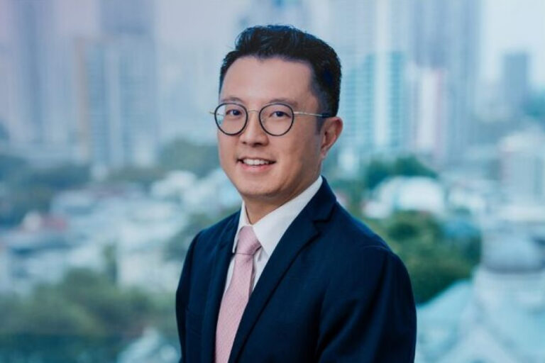 Dr Mark Wong, an experienced colorectal surgeon in Singapore, offers personalized digestive care and Bahasa-speaking support