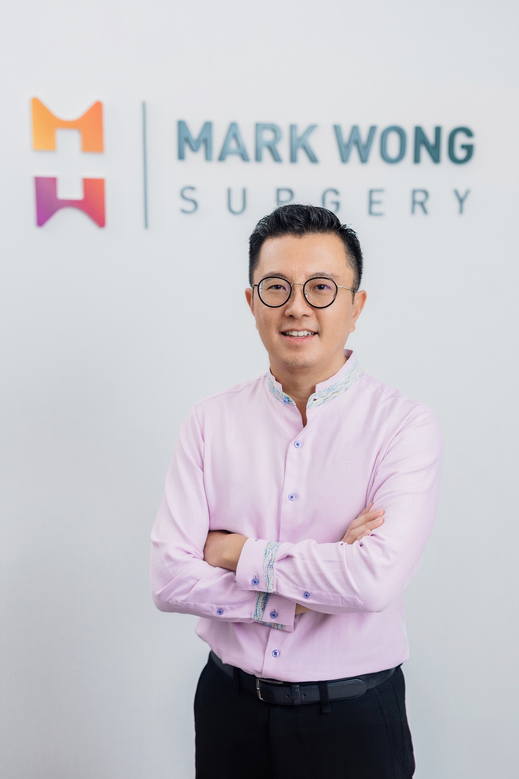 Dr Mark Wong, an experienced colorectal surgeon in Singapore, offers personalized digestive care and Bahasa-speaking support